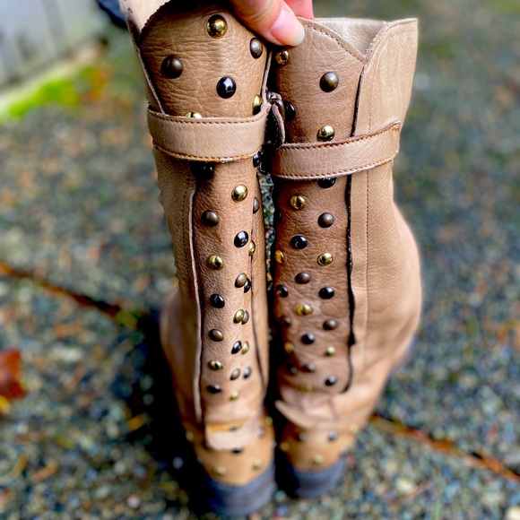 Brown leather boots - Picture 3 of 11